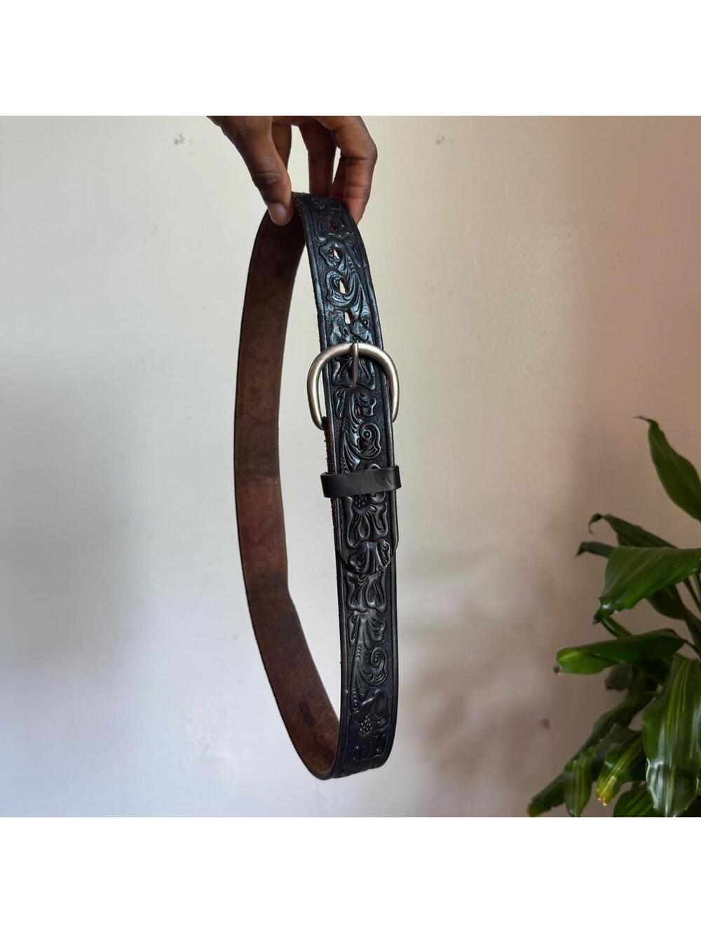 70s Black Leather Western Floral Embossed Belt Size 32